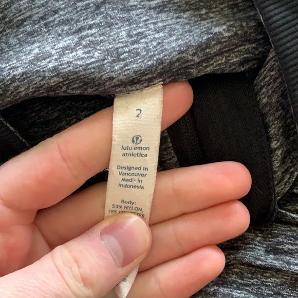 Lululemon half-zip: super comfortable and warm. - Picture 4 of 5